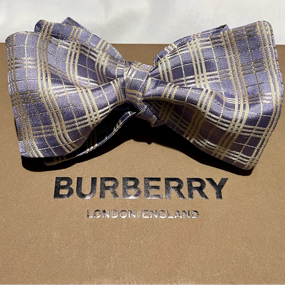 🎁TB HOLIDAY 26’🎁🔥💯🆕BURBERRY CLASSIC LAVENDER NOVA CHECK SELFTIE BOW TIE🔥RARE